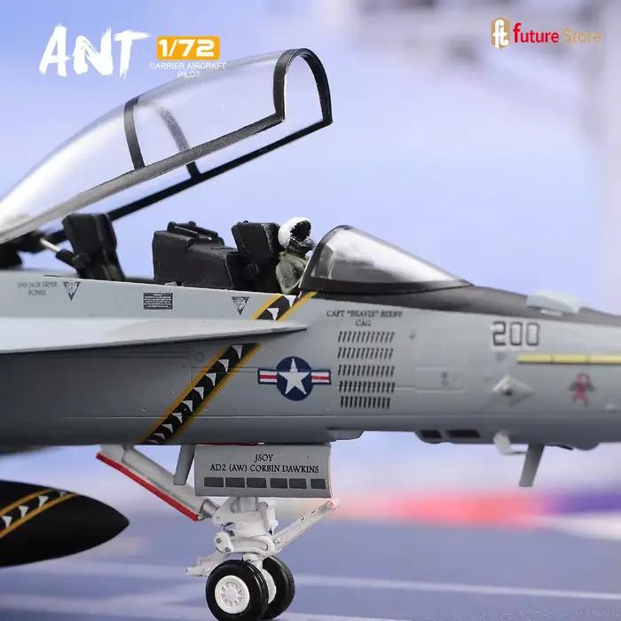 Figurine miniature 1/72 Pilote de chasse en position assise