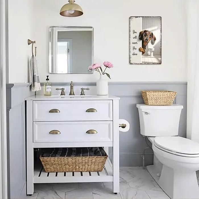 Panneau métallique humoristique "You Will Never Pee Alone"