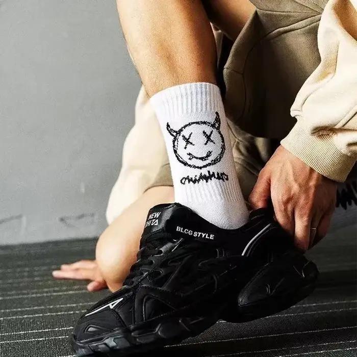 Chaussettes chasse originales motif démon - Chaussettes unisexes manga graffiti style harajuku chasse