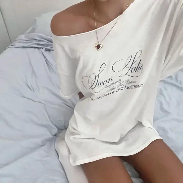 T-shirt féminin UOSU en polyester avec col rond et motifs tridimensionnels pour occasions estivales et streetwear