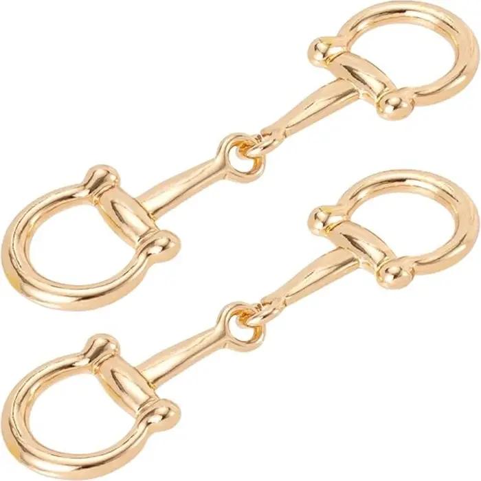 Boucle universelle pour écharpe en fer à cheval
