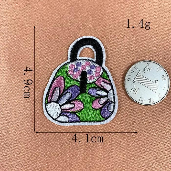 Autocollants en tissu brodés à la main pour vêtements d'enfants dessin animé personnalisables accessoires pour cartables et sacs à dos occasions spéciales