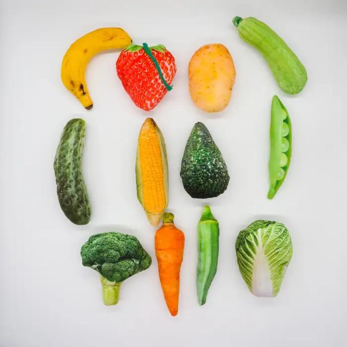 Jouets couinants en forme de légumes pour chiens de différentes tailles et couleurs pour jouer et s'amuser dehors