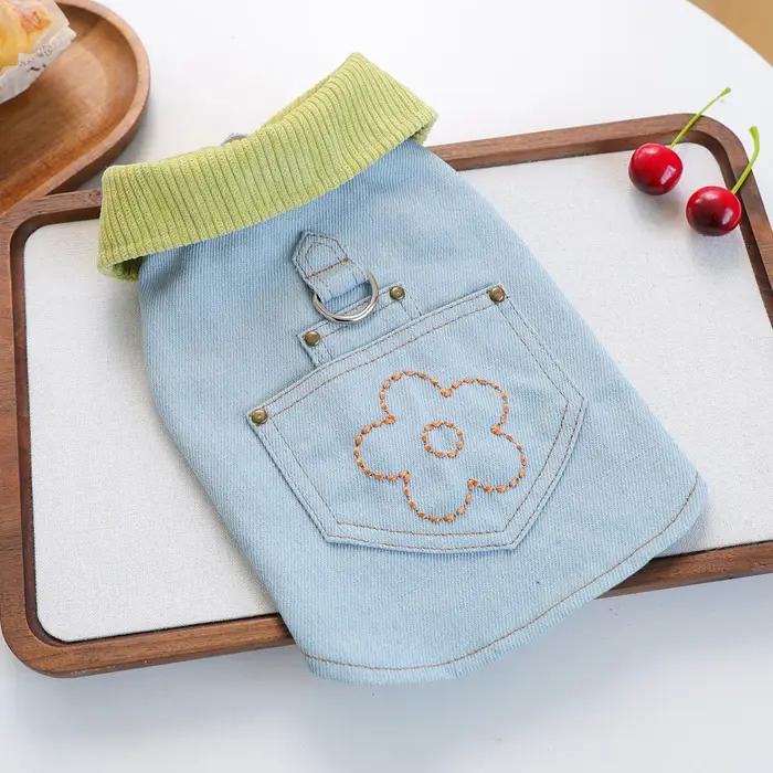 Gilet en jean pour animaux de compagnie Flower Pocket, bleu clair avec col vert citron, sans manches avec anneau en D, veste à deux pattes pour petits chiens et chats