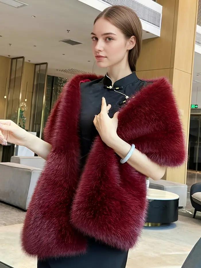 Un châle de mode pour femmes en fausse fourrure de renard en polyester fait à la main pour les mariages