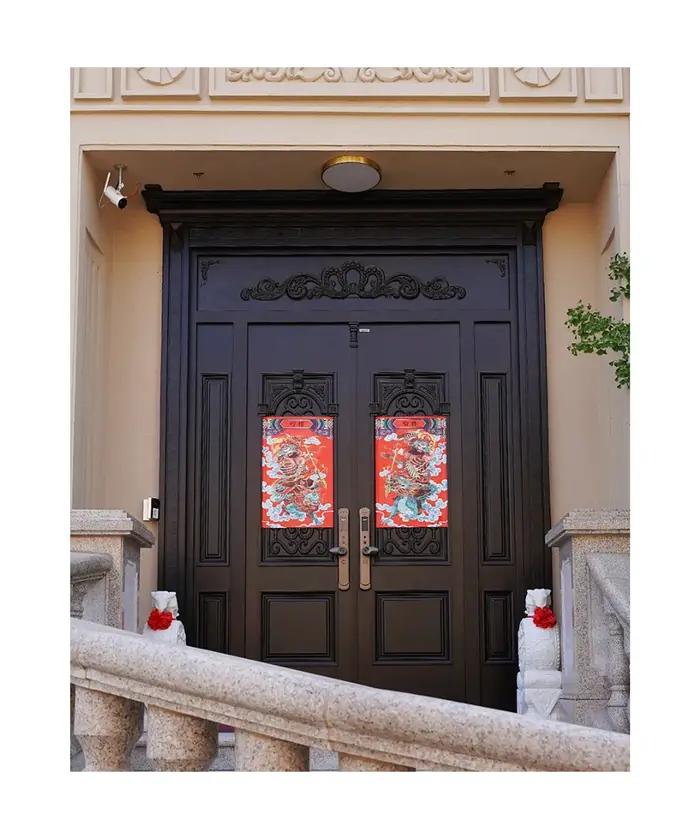 Porte d'entrée coulissante de luxe intelligente écran de sécurité en fer forgé acier inoxydable pour sécurité et élégance résidentielle