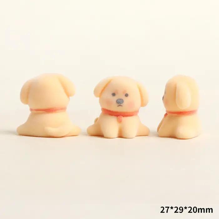 Mini figurine de chien de dessin animé en velours