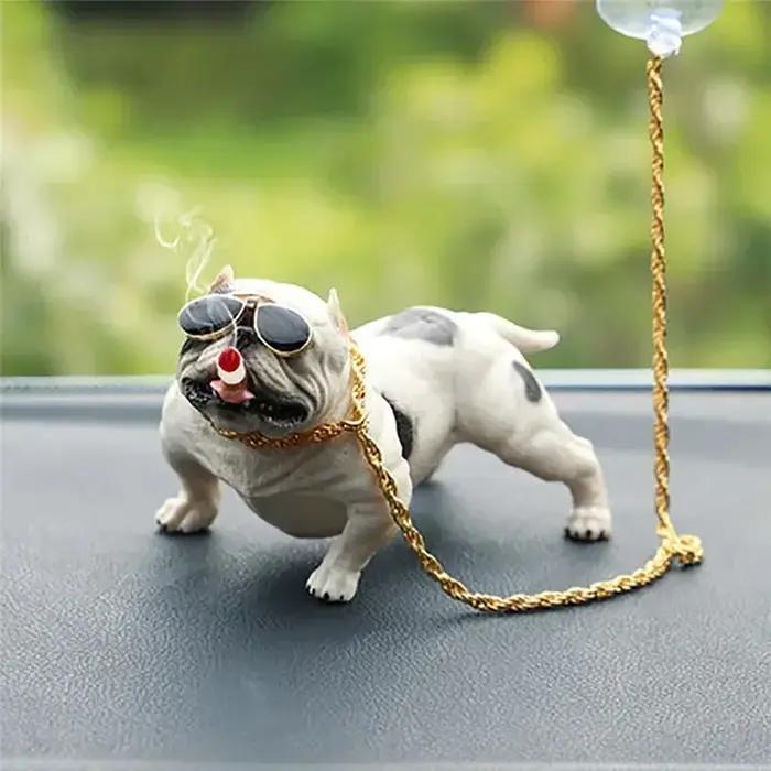Ornements de voiture Simulation Bully chien poupée personnalité mode Cool Automobile tableau de bord