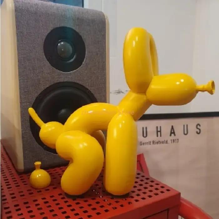 Statue de chien caca en résine, sculpture animale debout, décoration de la maison, décor de bureau artisanal, ballon noir et or