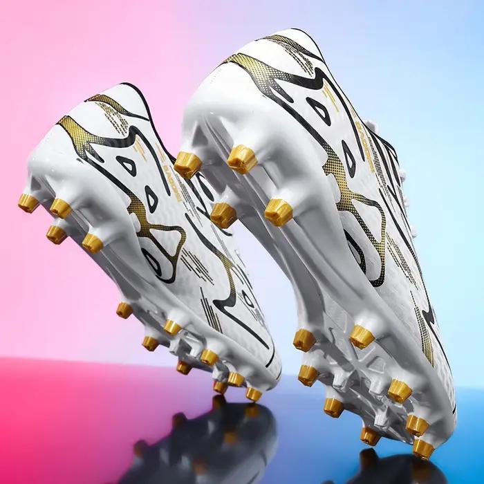 Chaussures de football à crampons longs et basses