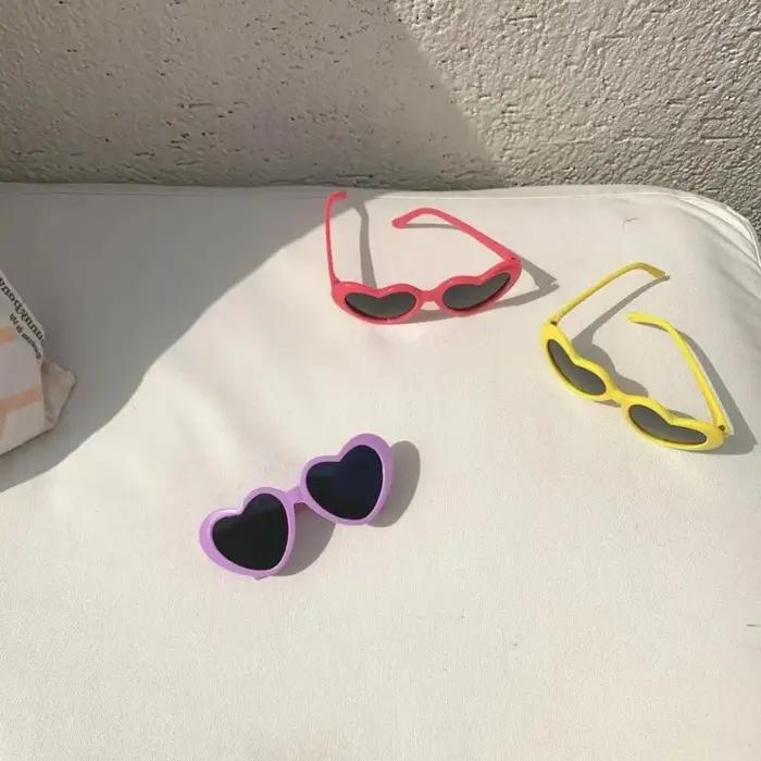 Lunettes de soleil créatives pour chiens avec protection UV et styles élégants pour promenades et occasions spéciales