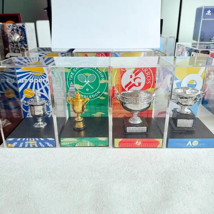 Vitrine de trophée des champions de tennis pour hommes de Wimbledon Angleterre