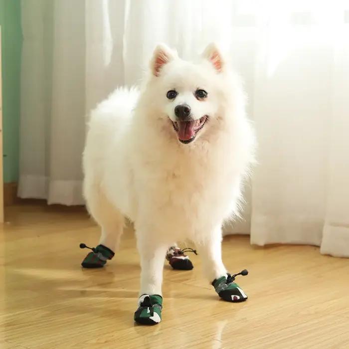 Chaussures pour chiens camouflées antidérapantes réfléchissantes pour petits et grands chiens bottes de sécurité pour déplacements extérieurs