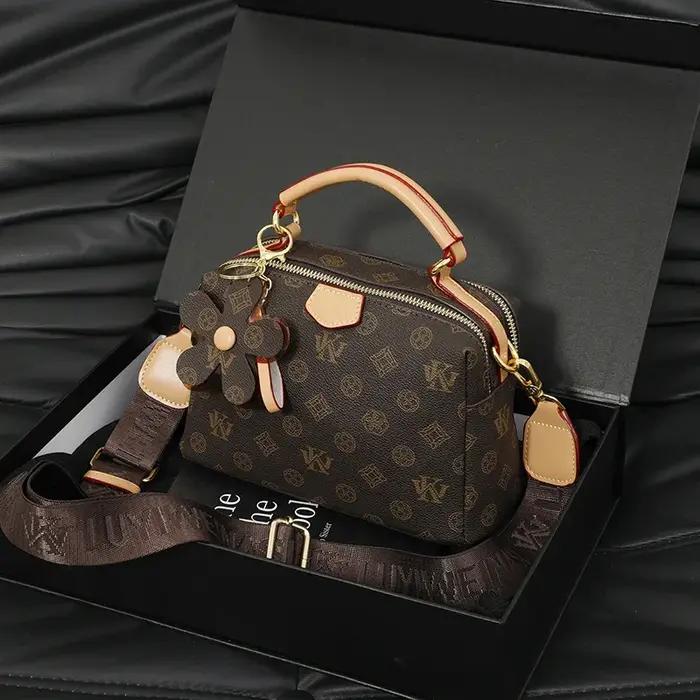 Sac à langer en cuir tendance pour femmes : Sac messager bandoulière unique avec logo de créateur de luxe et grande capa