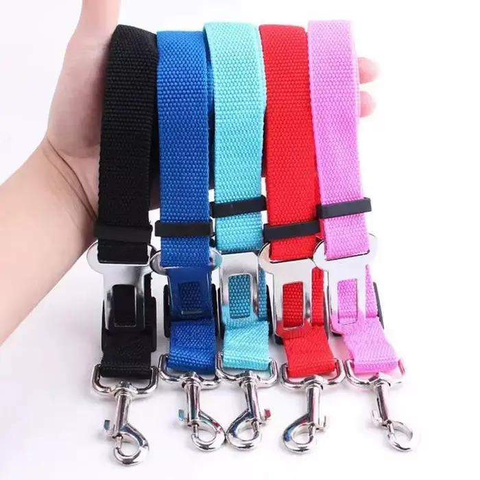 Ceinture de sécurité pour chien en nylon ajustable toutes saisons harnais de voiture pour chiens sécuritaire confortable occasions de déplacement pour animaux de compagnie