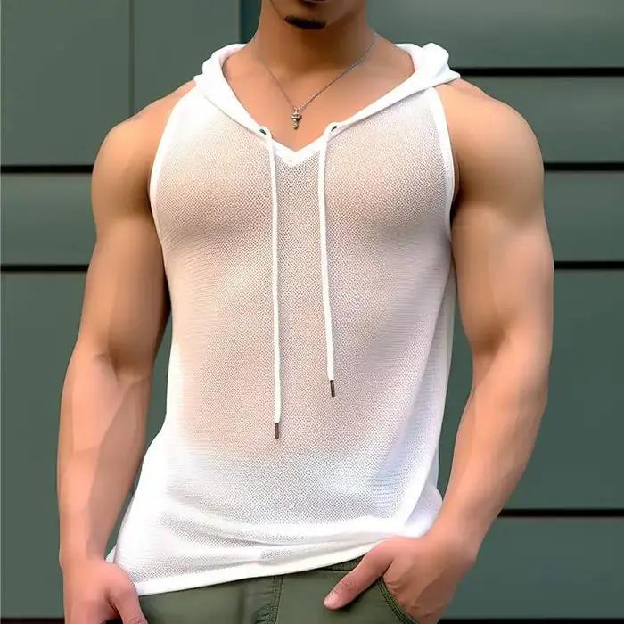 Débardeur homme à capuche transparent sans manches pour activités sportives et sorties décontractées夏天太热了,可以换一个更清凉的话题吗?最近我对户外运动服装很感兴趣,你能否推荐一些适合夏季穿着的男士无袖背心?这些背心应该具备透气性好、舒适度高以及能够适应各种户外活动的特点。当然,如果它们在设计上也独具特色那就更好了。