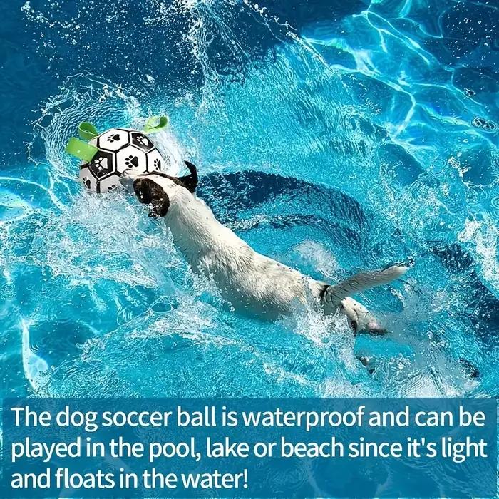 Ballon de football pour chien cuir flottant avec languettes interactives pour mâchage et jeu en plein air et en eau occasions spéciales chiens agressifs mordants