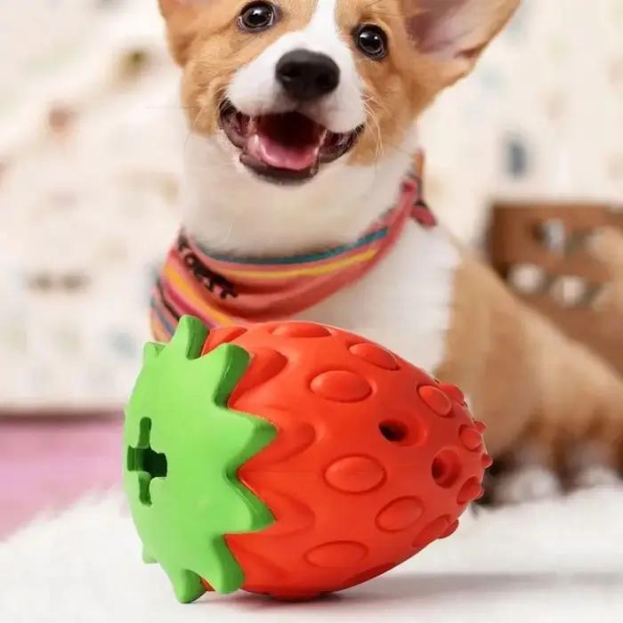 Balle à mâcher pour chien en forme de fraise