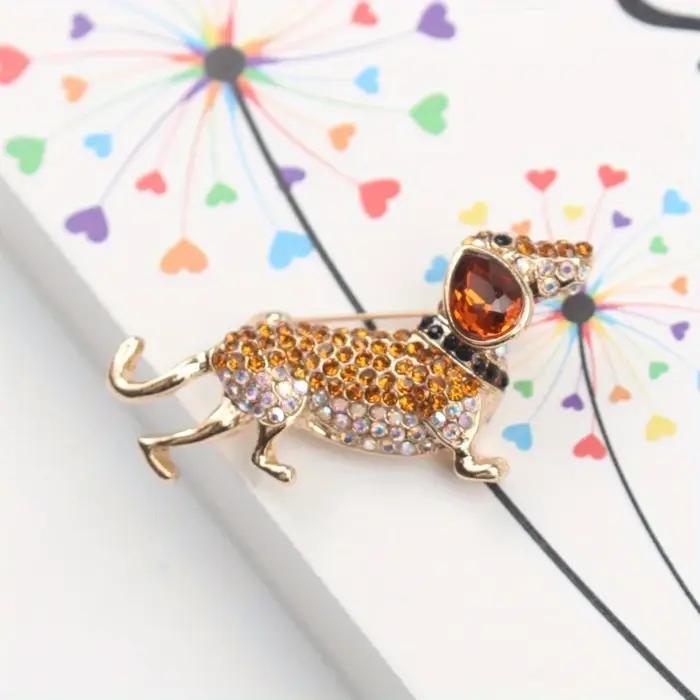 Broche chien du zodiaque mode créative élégante en alliage de zinc doré pour femmes occasions spéciales avec motifs animaliers et rhinolithes étincelants