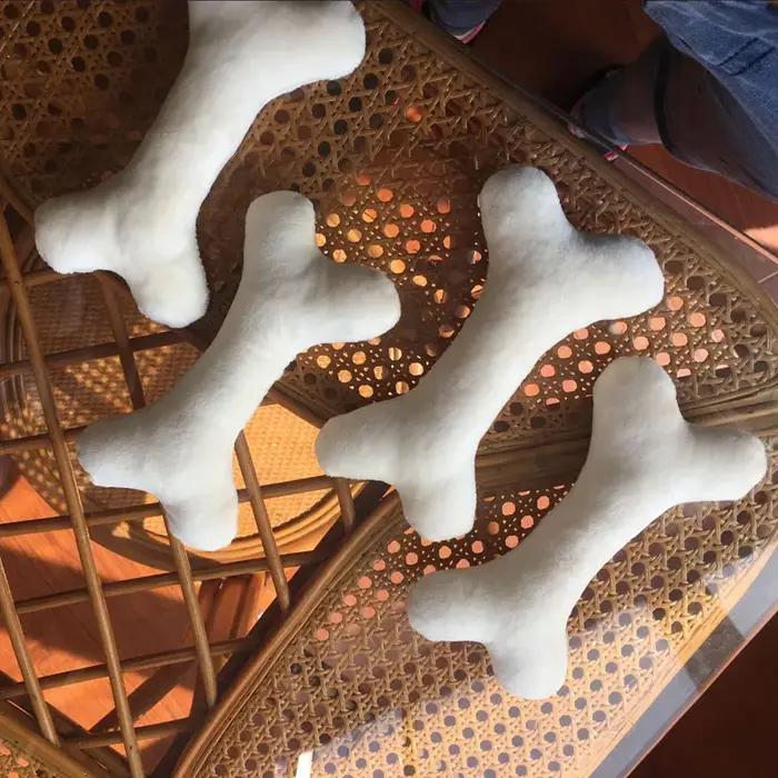 Jouet en peluche en polaire douillet pour chiens de différentes tailles pour le sommeil et le jeu occassions spéciales chiens