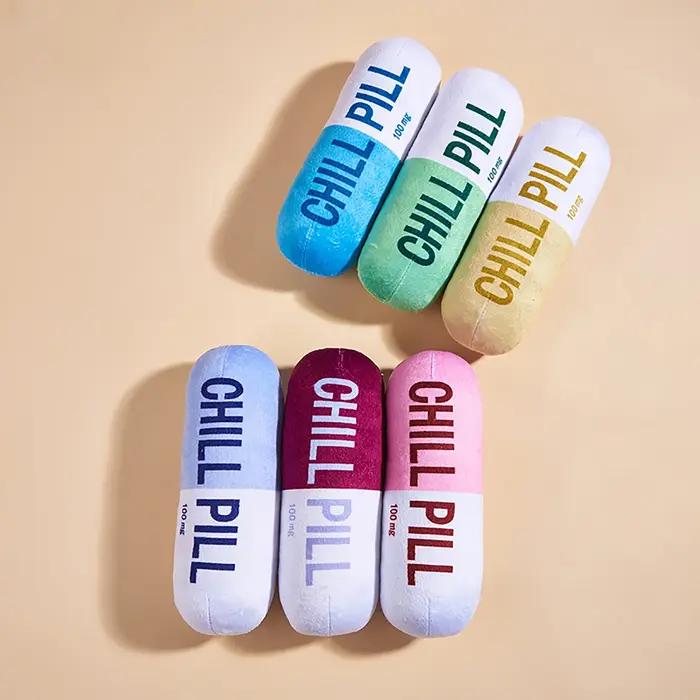 Jouet interactif en forme de pilule en peluche pour chien avec couineur