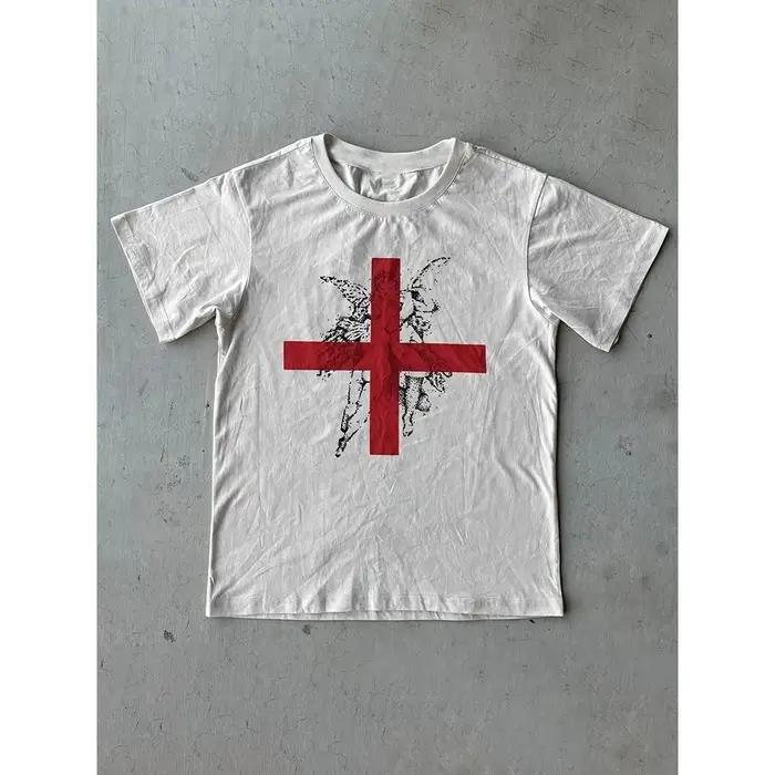 T-shirt imprimé croix rouge de la subculture gothique sombre pour hommes