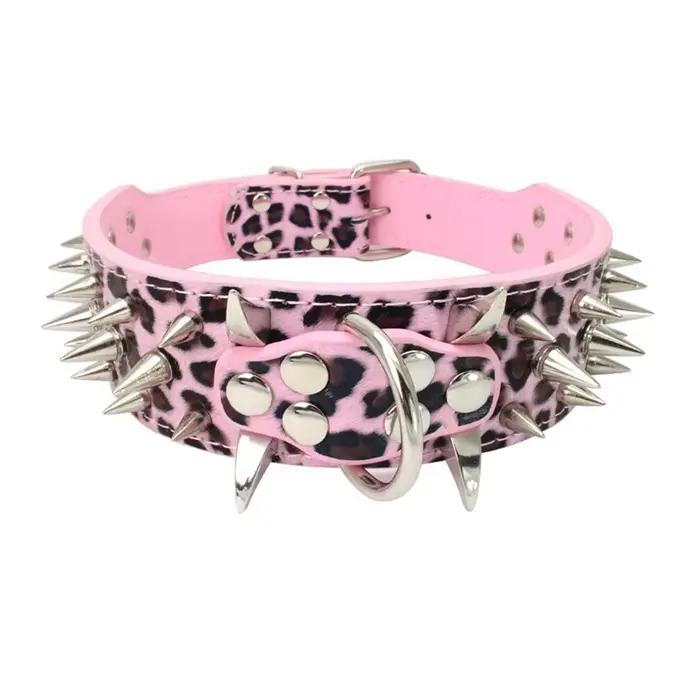 Collier pour chien en cuir PU avec rivets à pointes
