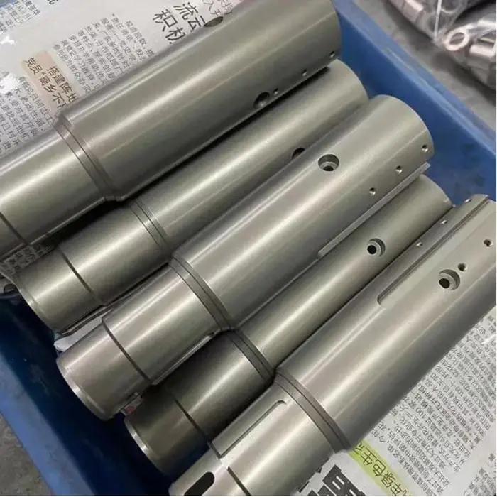 Pièce usinée CNC sur mesure haute précision pour projets aéronautiques et équipements médicaux matériaux aluminium acier inoxydable et plastiques techniques