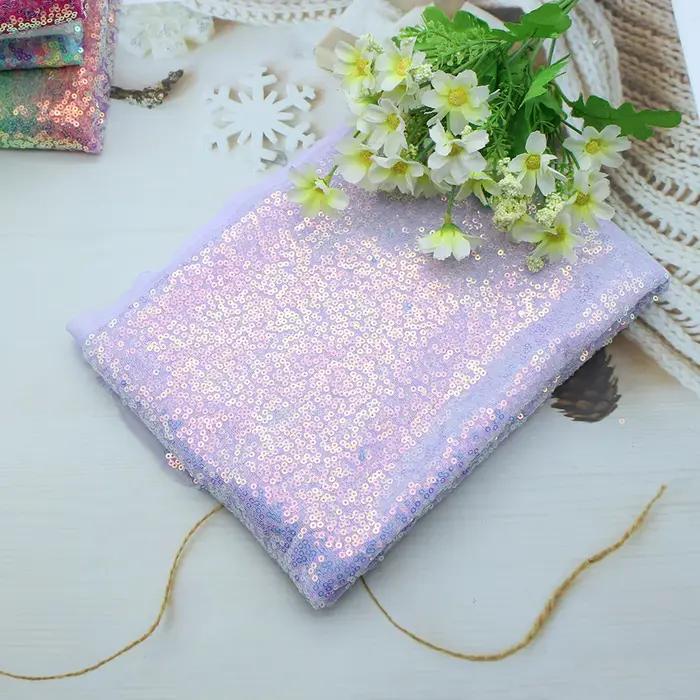 Tissu brodé à petites paillettes symphonie