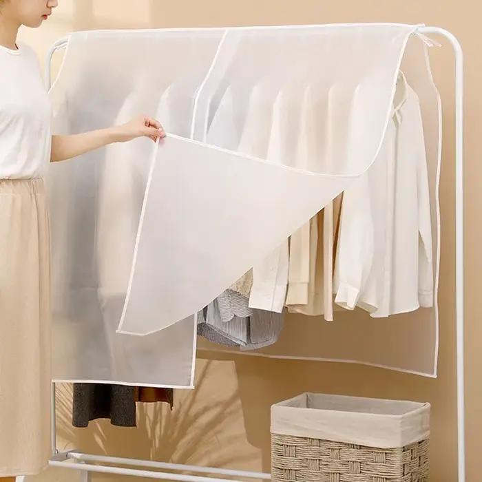 Housse de protection transparente pour vêtements