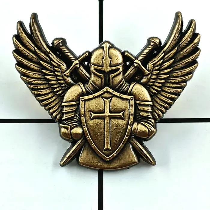 Broche Chevalier Ange Doré