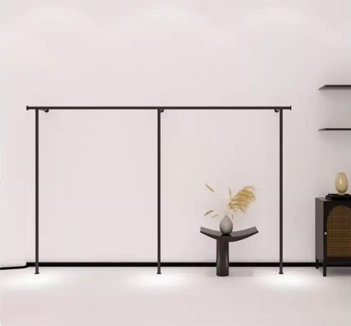 Présentoir mural pour magasin de vêtements