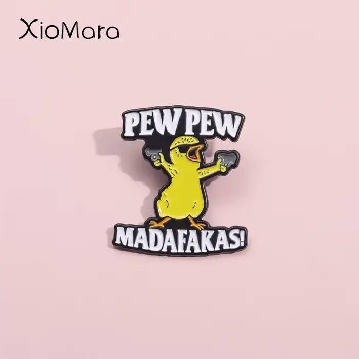 Pew Pew Madafakas! Broches en émail de poulet mignon, broches de lunettes de soleil Cool Killer Little Chicken, Badges à revers, bijoux animaux, cadeau