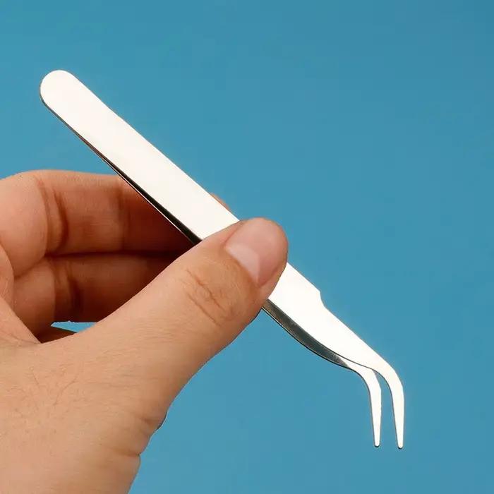 Ensemble d'outils d'élimination des tiques pour chiens avec pincettes professionnelles résistantes à l'eau et faciles à utiliser pour maintenir la santé de votre animal de compagnie