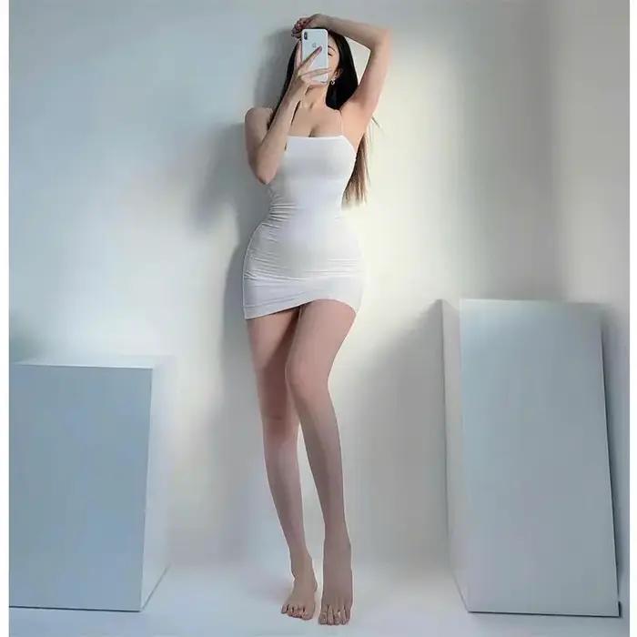 WhiteBlack Sling sans manches Type a court femmes été nouveau Sexy serré Sexy mince minceur bras cou