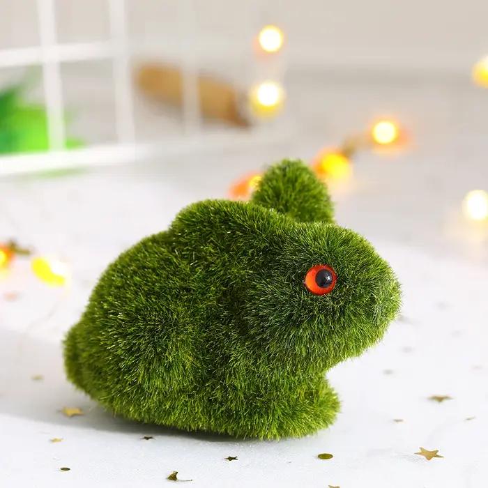 Lapin à fourrure floqué en forme d'œuf de Pâques