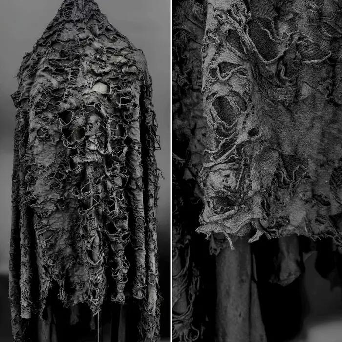Tissu tricoté noir en lambeaux, bouche ouverte, souriant, Texture tridimensionnelle reconstruite, ti
