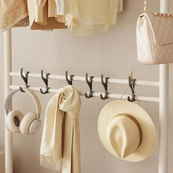 Porte-manteau mural en métal moderne pour accrocher vêtements et chapeaux entrée accueillante et bien organisée pour maison et hôtel