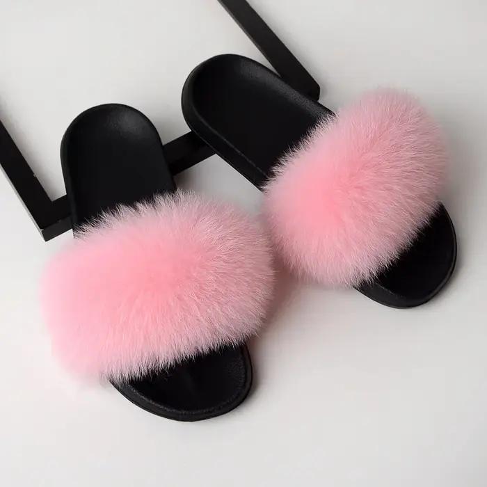 Pantoufles coulissantes chics en fourrure de renard | Design rose et noir, parfait pour les saisons intérieures et extérieures