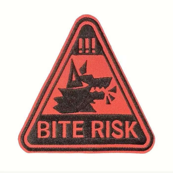 Patch brodé à risque de morsure