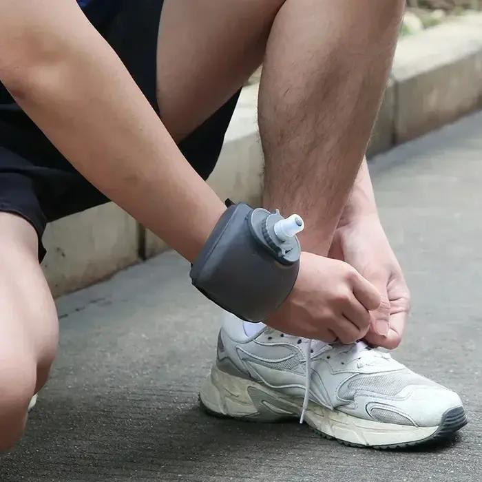Bouteille d'eau portable mains libres de 200 ml pour poignet, gadget d'hydratation pour la course à pied, le marathon, le cyclisme, le camping, l'escalade
