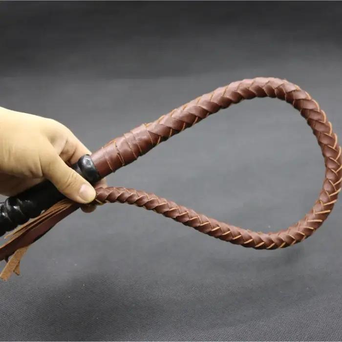 Fouet d'équitation tressé à la main en bois avec manche robuste pour cavaliers et spectacles équestres