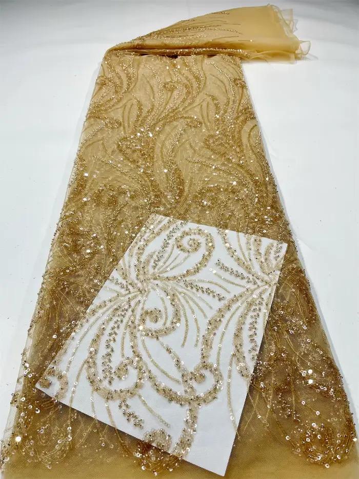 Dentelle à paillettes en maille très douce et délicate de la meilleure qualité, avec de belles pierr