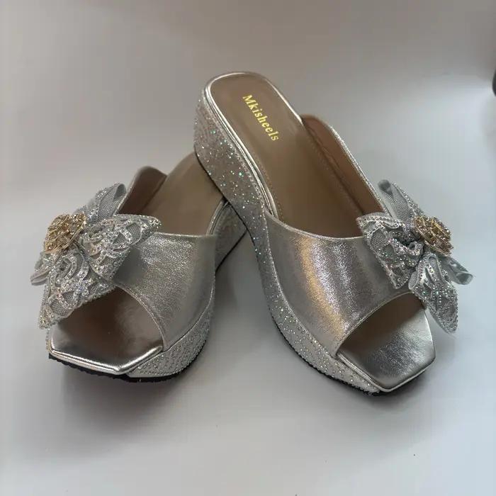 Dernier design – Chaussures de luxe à fleurs pour femmes