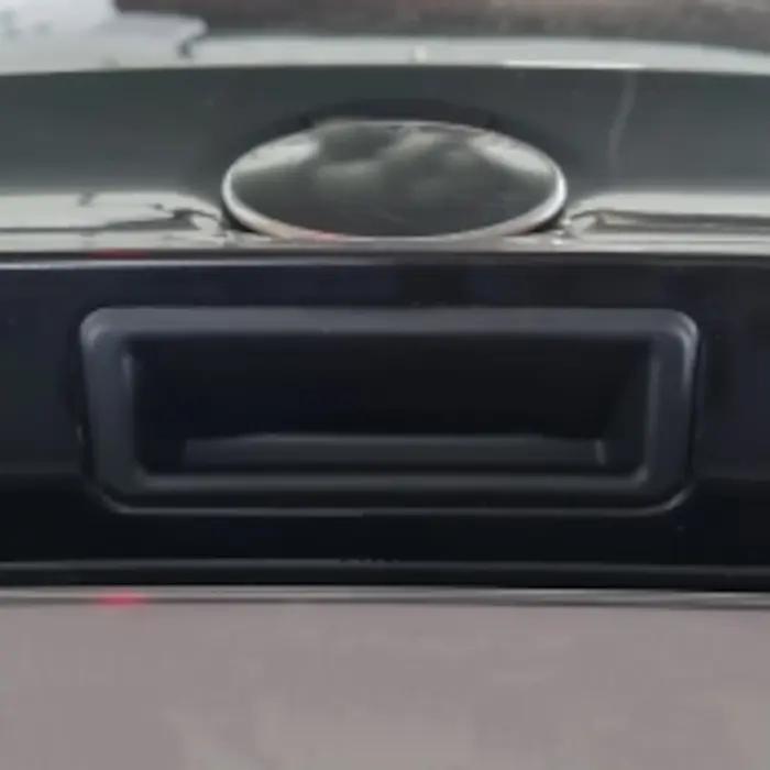 7118158 Poignée d'ouverture de commutateur de déverrouillage de coffre arrière de voiture 51247118