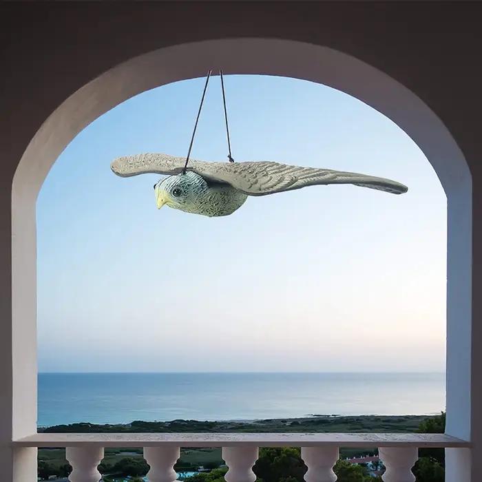 Dissuasif oiseaux en forme de faucon corbeau volant réaliste pour protection jardin clôture terrasse occassions spéciales