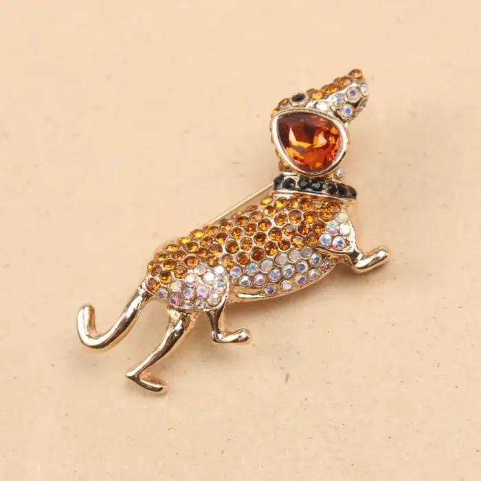 Broche chien du zodiaque mode créative élégante en alliage de zinc doré pour femmes occasions spéciales avec motifs animaliers et rhinolithes étincelants
