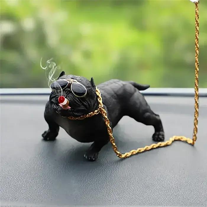Ornements de voiture Simulation Bully chien poupée personnalité mode Cool Automobile tableau de bord