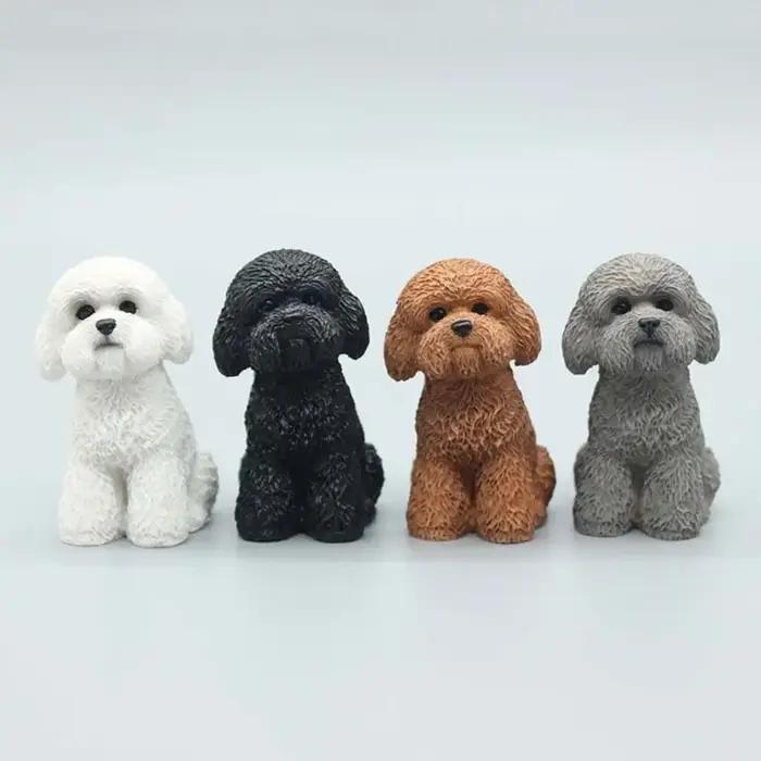 Figurines de chien caniche en résine