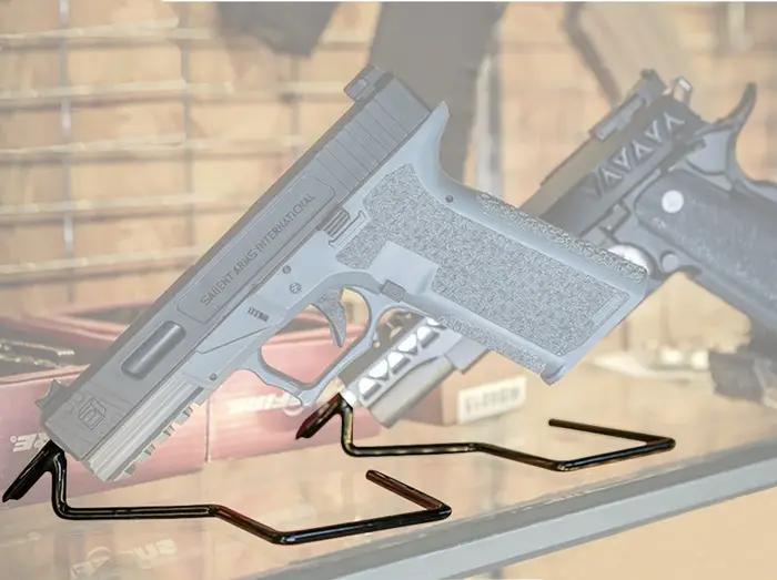 Stand de présentation en acier inoxydable pour pistolets airsoft et armes à feu à offrir pour collectionneurs et professionnels occasions spéciales